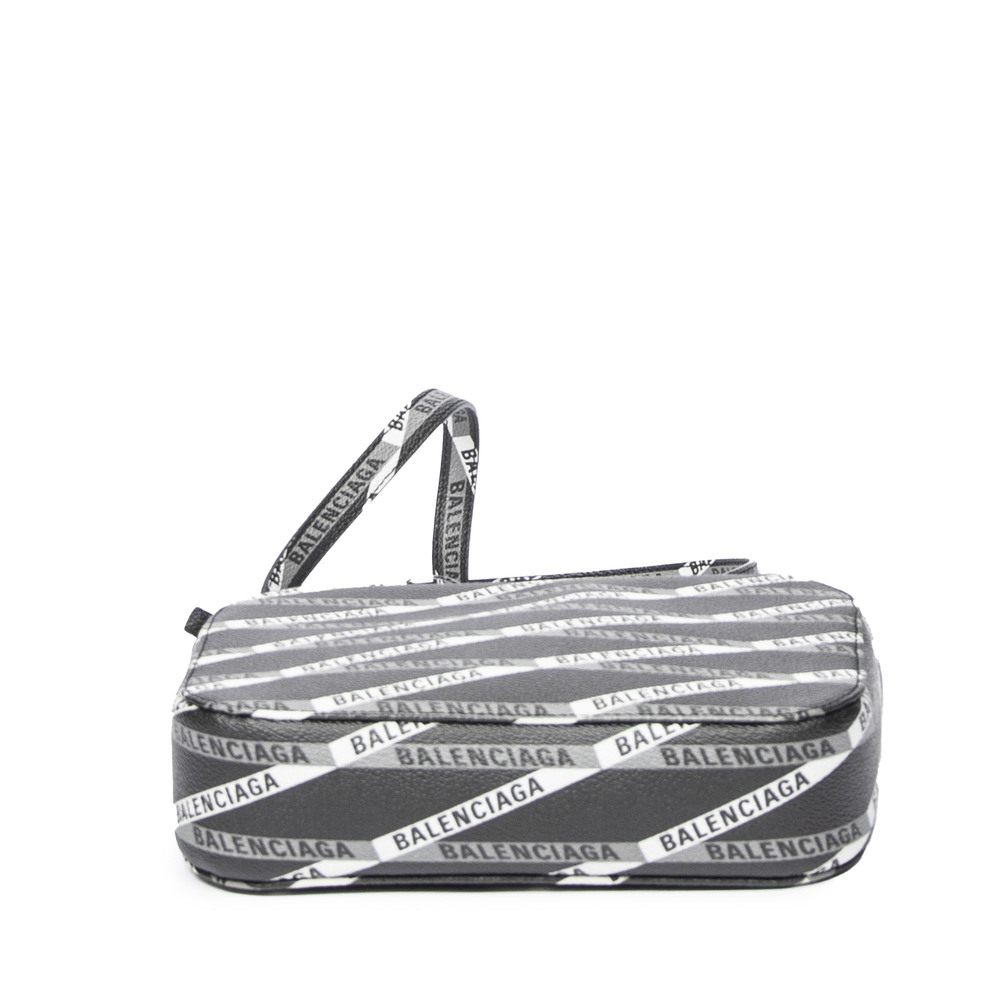 Balenciaga Everyday Camera Bag in Black/Gray Logo Print Coated Canvas - Picture 4 of 5